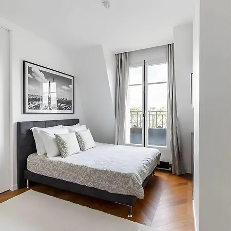 Cosy - Champs Elysees Apartmán *