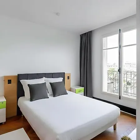 Cosy - Champs Elysees Paříž